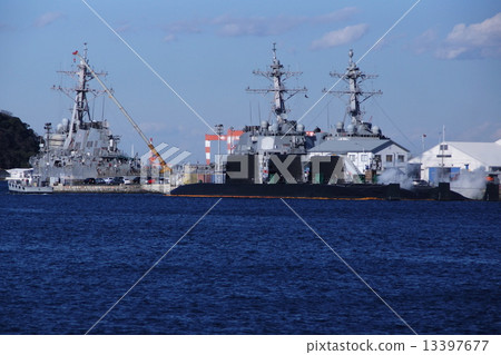 Aegis ship Stussam & Stazam & 3 nuclear submarines US Navy (Yokosuka Port) Aegis ship Stussam & Stazam & 3 nuclear submarines US Navy (Yokosuka Port) 13397677