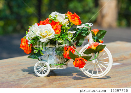 Wedding decoration on table. white and yellow flowers. Wedding decoration on table. white and yellow flowers. 13397736