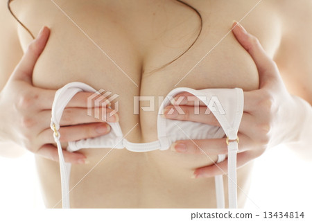 Bust of healthy women 13434814