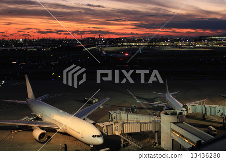 Haneda airport where the evening settles 13436280