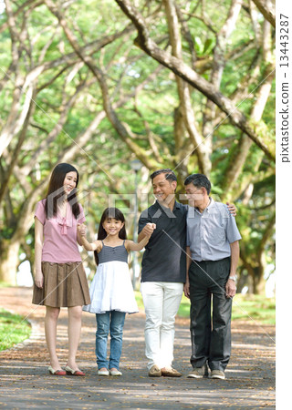 3 generation of 1 chinese family in a park 13443287