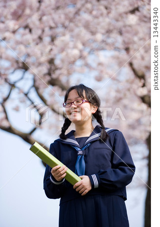 櫻花與初中女生 13443340