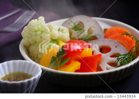 Warm vegetable salad Bagna cauda steam 13443914