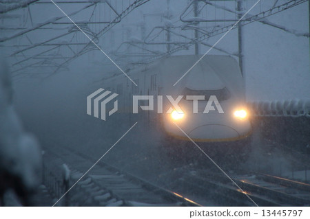 東北/上越新幹線E4系列（舊漆）遭受暴風雪襲擊 13445797