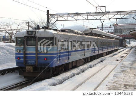 Winter Joetsu Line 115 series (water ⇔ Nagaoka) 13446188