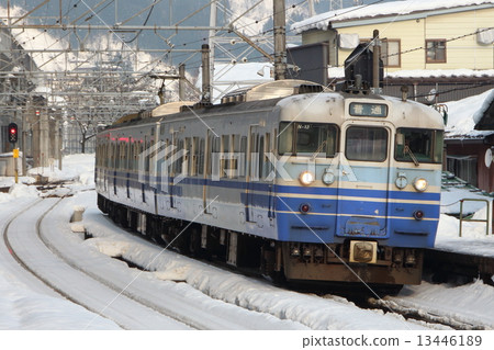 Winter Joetsu Line 115 series (water ⇔ Nagaoka) 13446189
