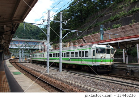 Joetsu Line Series 115 (Mizukami Station) Joetsu Line Series 115 (Mizukami Station) 13446236