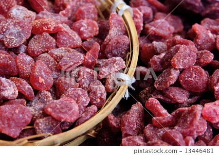 Dried strawberries Dried strawberries 13446481