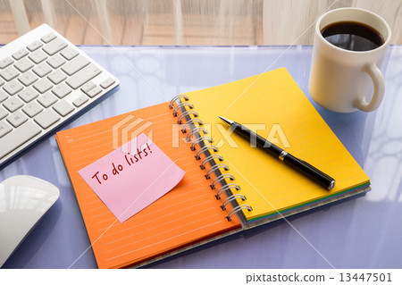 To do lists word on reminder notepad 13447501