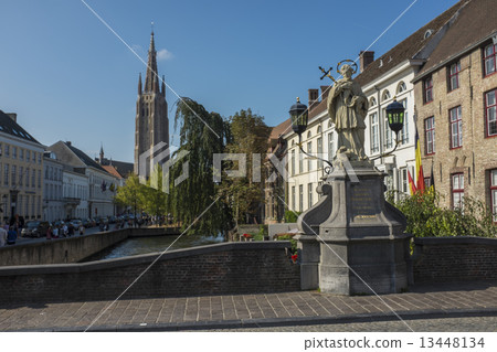Onze-Lieve-Vrouw Brugge Onze-Lieve-Vrouw Brugge 13448134
