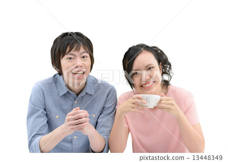 20多歲的白人停頓，他們正在嘮叨地說話 13448349