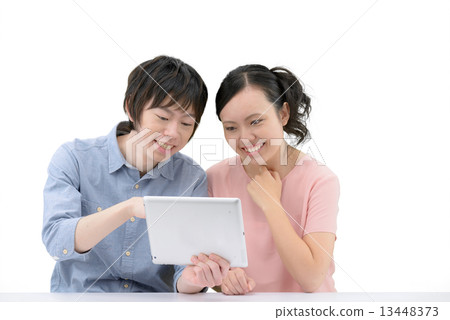 White pause of 20s couple manipulating tablet 13448373