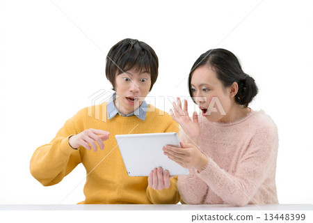 20s夫婦操縱片劑的白色停留 13448399