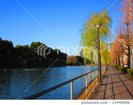 Hibiya moat area 13449086