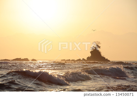 Sunrise on the Amaharashi coast 13450071