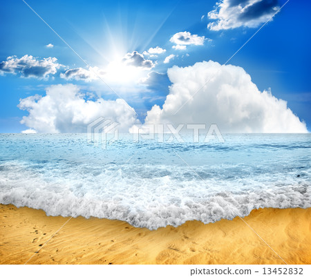 Sea wave 13452832