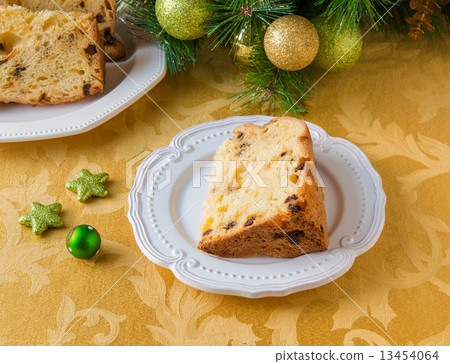 Christmas cake panettone and Christmas decorations9 13454064