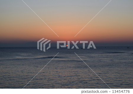 Sunrise 13454776