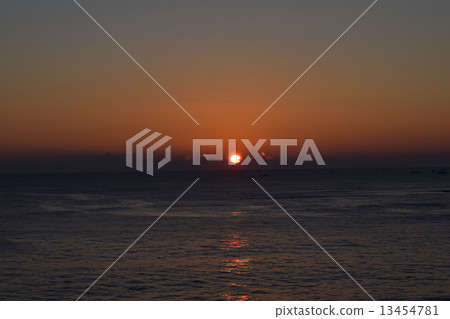 Sunrise 13454781