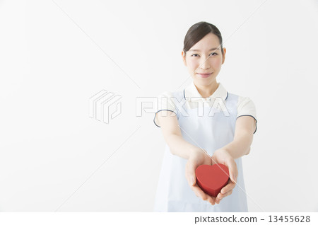 發出心臟的護士護士護士照料者福利關心護理 發出心臟的護士護士護士照料者福利關心護理 13455628