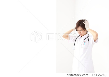 陷入困境的護士 13455780