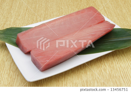 Frozen yellowfin tuna block 13456751