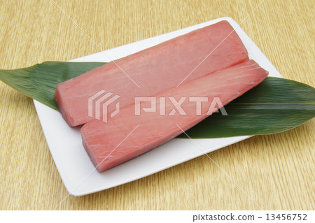 Frozen yellowfin tuna block 13456752