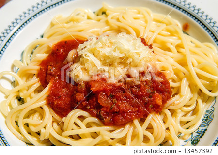 Spaghetti with tomato sauce 13457392
