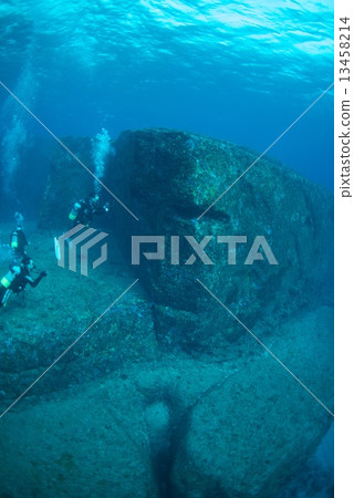 Undersea ruins Undersea ruins 13458214