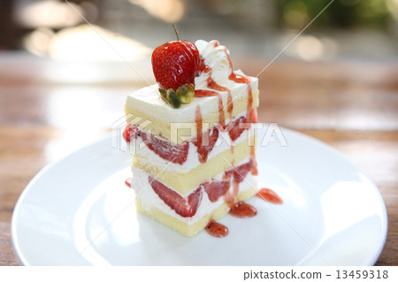 Strawberry Cake on wood Strawberry Cake on wood 13459318