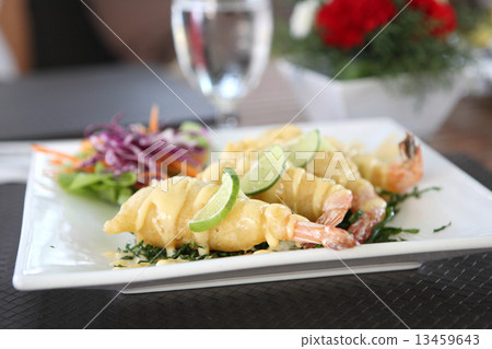 fry shrimp with lime sauce 13459643