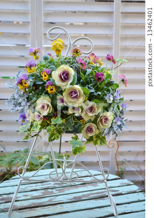 Hanging pansies and leaf buttons Hanging pansies and leaf buttons 13462401
