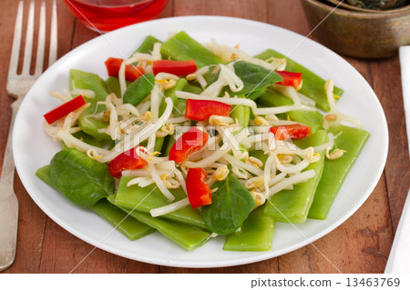 salad with green beans and bean sprouts 13463769
