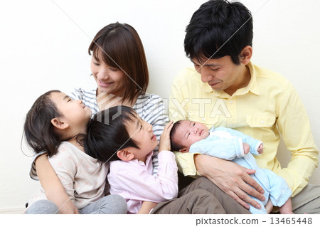 Five families (5 years old, 4 years old, 3 brothers of 1 month old) 13465448