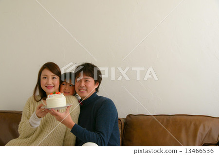 Family with cake 13466536