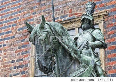 bremen city hall statue 13470015