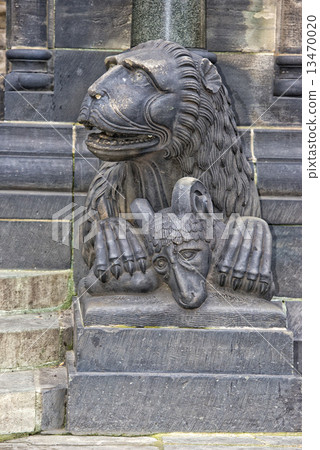 bremen dome statue lion 13470020