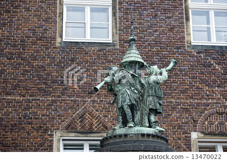 bremen city hall statue 13470022