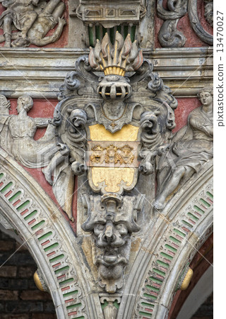 bremen city hall bas relief family shield 13470027