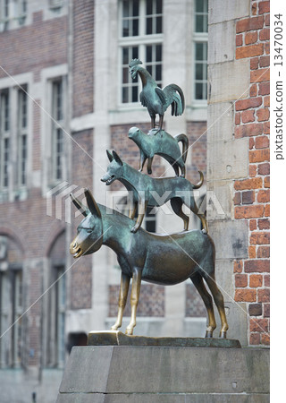 Animals musician copper statue in Bremen 13470034