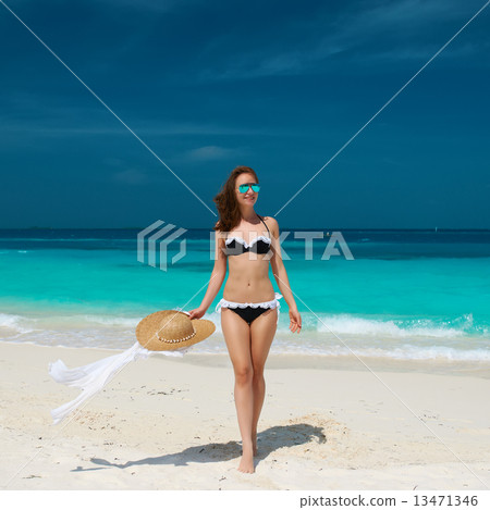 Woman at beach 13471346
