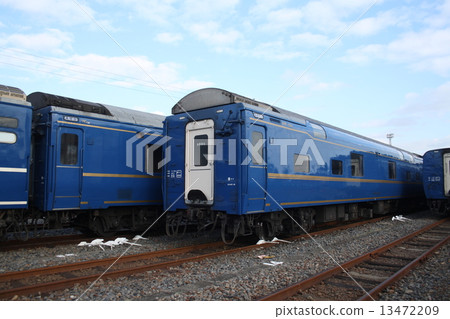 Blue train passenger car to reduce number Blue train passenger car to reduce number 13472209