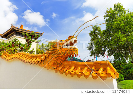 Beautiful Chinese landscape park . Beautiful Chinese landscape park . 13474024