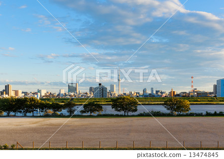 傳播藍天住宅區和東京天空樹的河手 傳播藍天住宅區和東京天空樹的河手 13474845