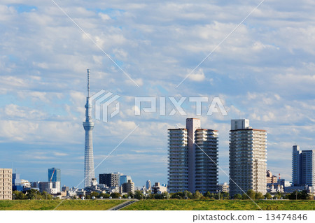 傳播藍天住宅區和東京天空樹的河手 傳播藍天住宅區和東京天空樹的河手 13474846