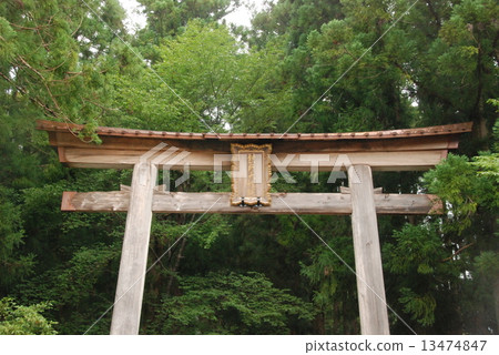 熊野本願神社的木製牌坊(和歌山縣田邊市主神社) 熊野本願神社的木製牌坊(和歌山縣田邊市主神社) 13474847
