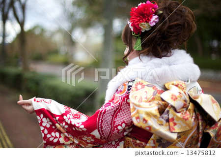 A woman in kimono shape 13475812
