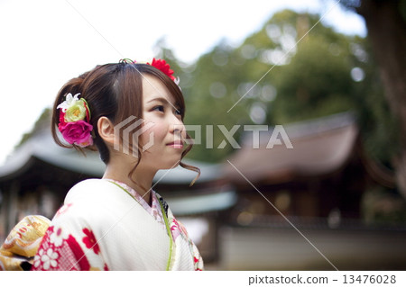 和服形狀的女人 13476028