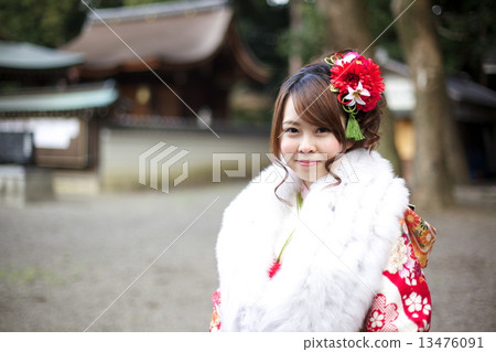 A woman in kimono shape 13476091