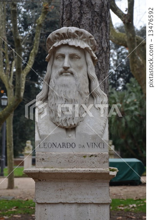Monument to Leonardo da Vinci in Rome, Italy 13476592